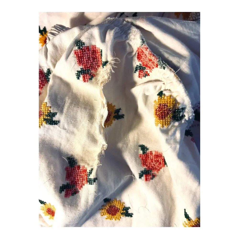 Farm Rio Mixed Cross Stitch Flowers Embroidered Crop Top Puff Sleeve Bow M NWT